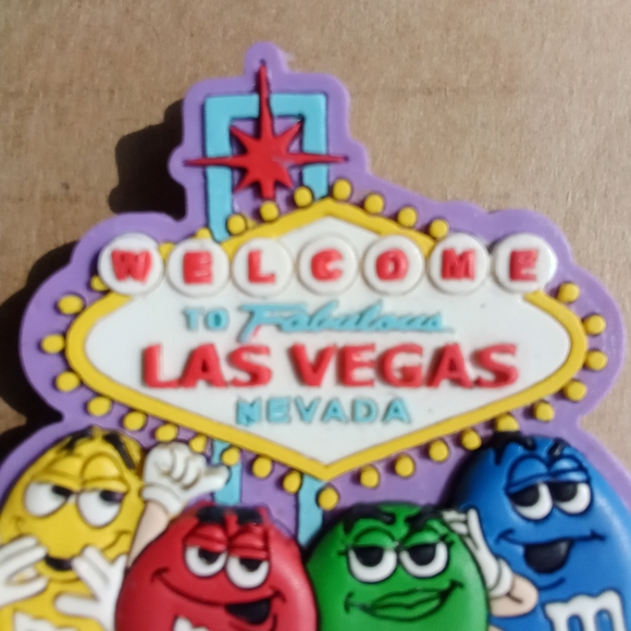 Vintage 1999 M&M's Welcome to Las Vegas Nevada Vinyl Rubber Refrigerator Magnet - Picture 3 of 6